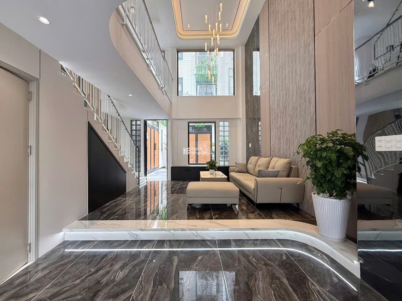 Hơn 7 tỷ mua được nhà phố đẹp ngang 5mx11m hẻm xe hơi vào tận nhà Phạm Văn Chiêu