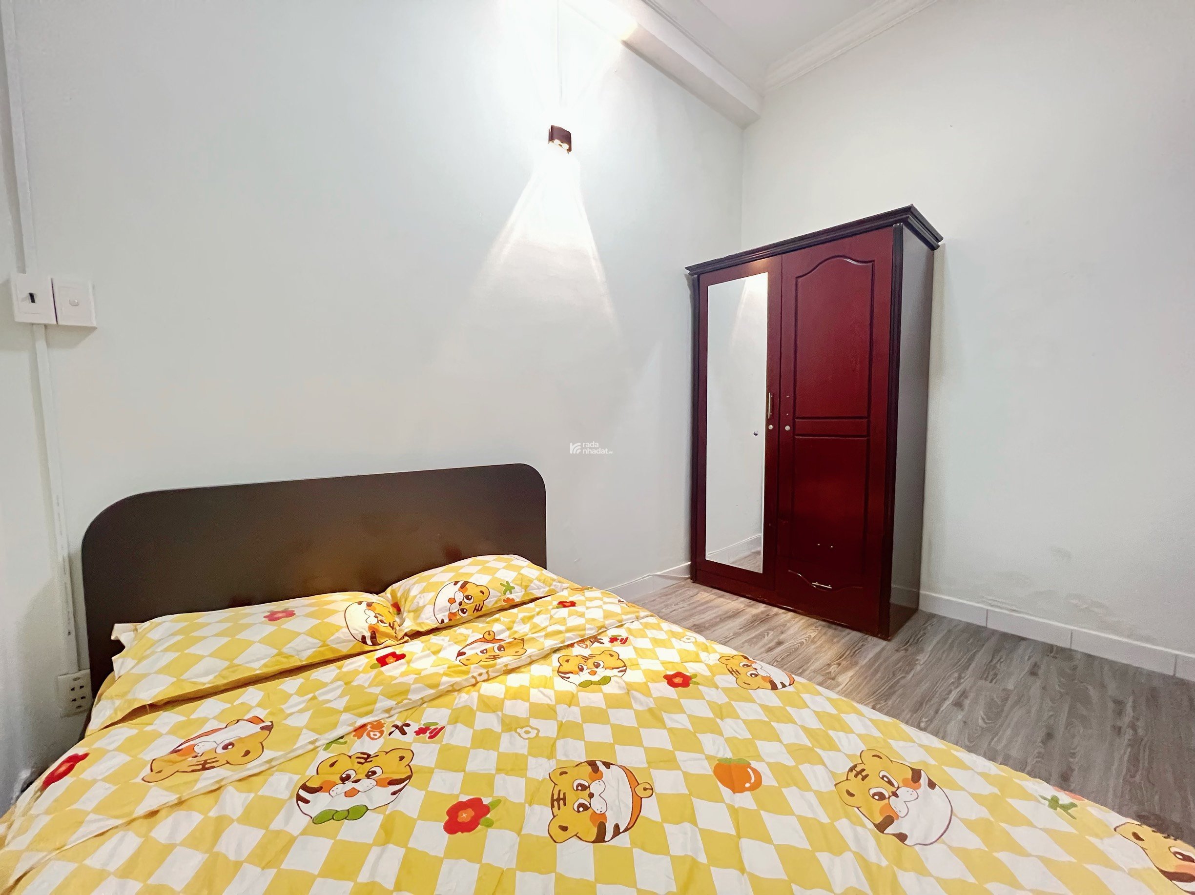 Cho thuê căn hộ 2PN tại quận 1, ban công lớn, không giới hạn người ở, gần Bùi Viện, Nowzone