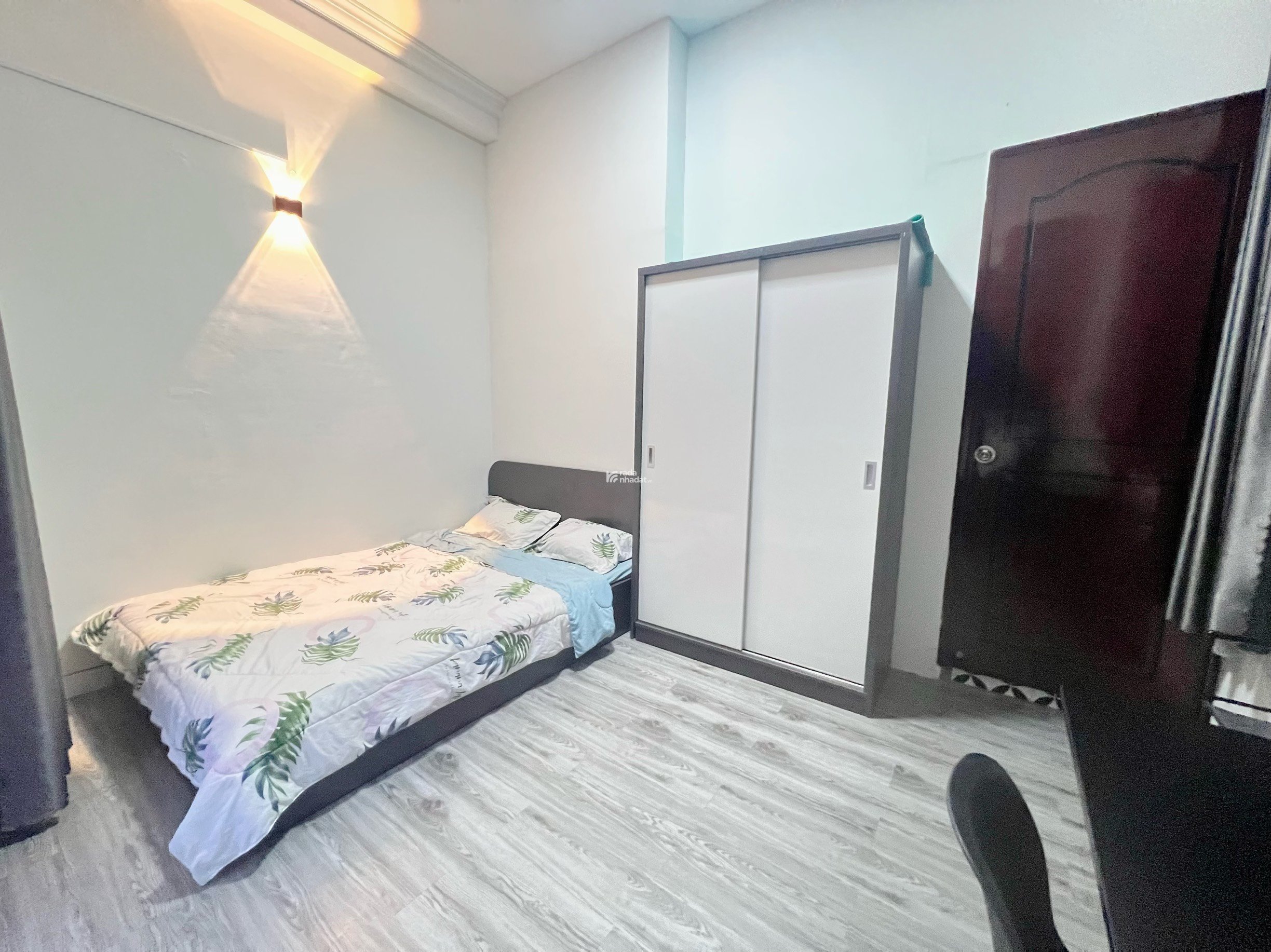Cho thuê căn hộ 2PN tại quận 1, ban công lớn, không giới hạn người ở, gần Bùi Viện, Nowzone