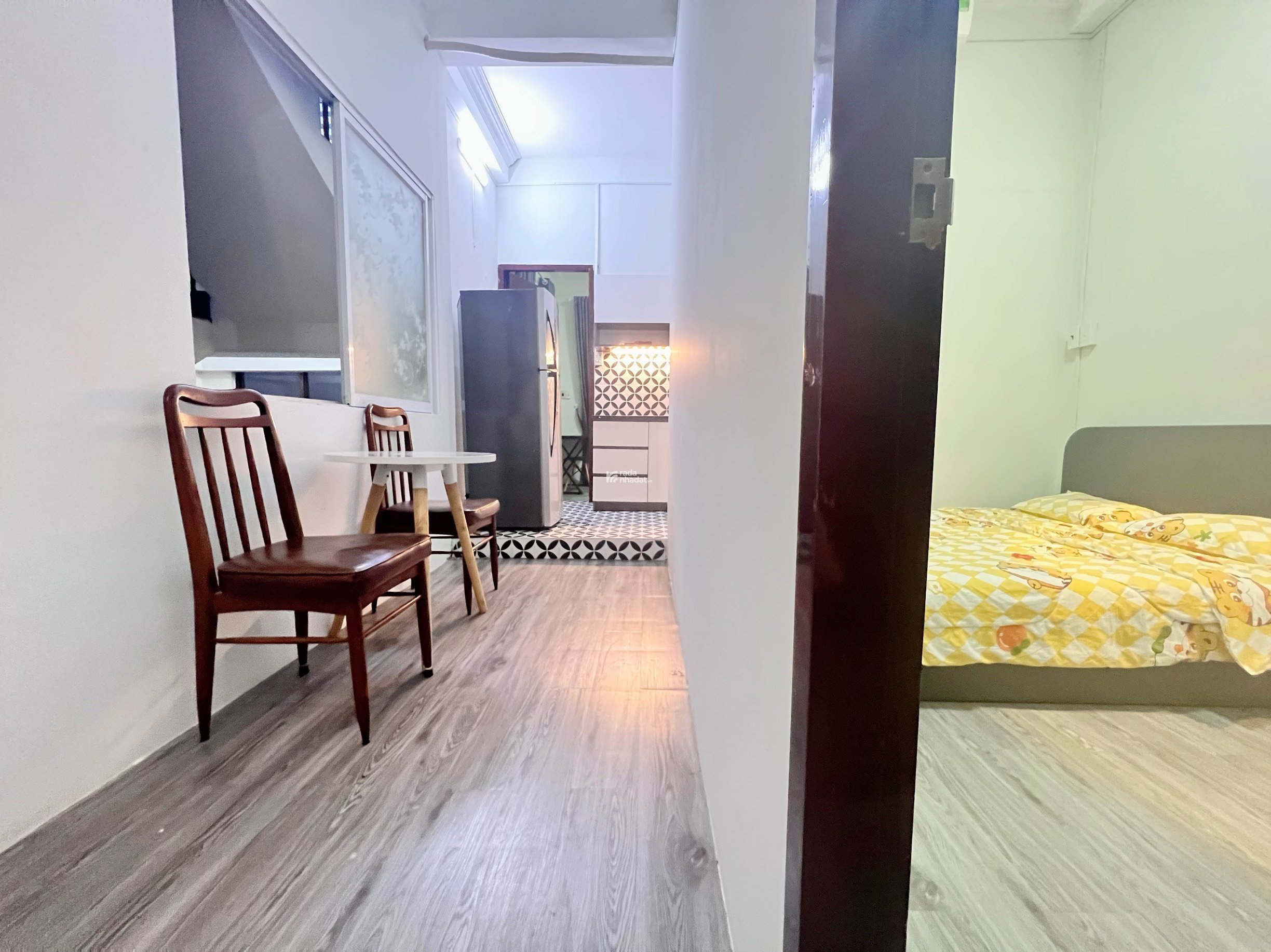 Cho thuê căn hộ 2PN tại quận 1, ban công lớn, không giới hạn người ở, gần Bùi Viện, Nowzone