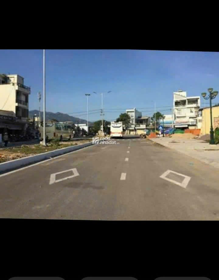 Cho thuê nhà mặt tiền đường Cao Xuân Huy