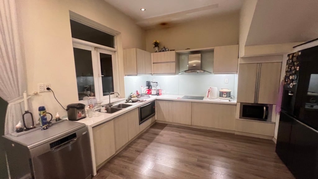 NHÀ BIỆT THỰ FULL NỘI THẤT NGAY TRUNG TÂM.TPHCM - MẶT TIỀN ĐƯỜNG 14M CÓ VỈA HÈ- NGUYỄN HỮU DẬT - T