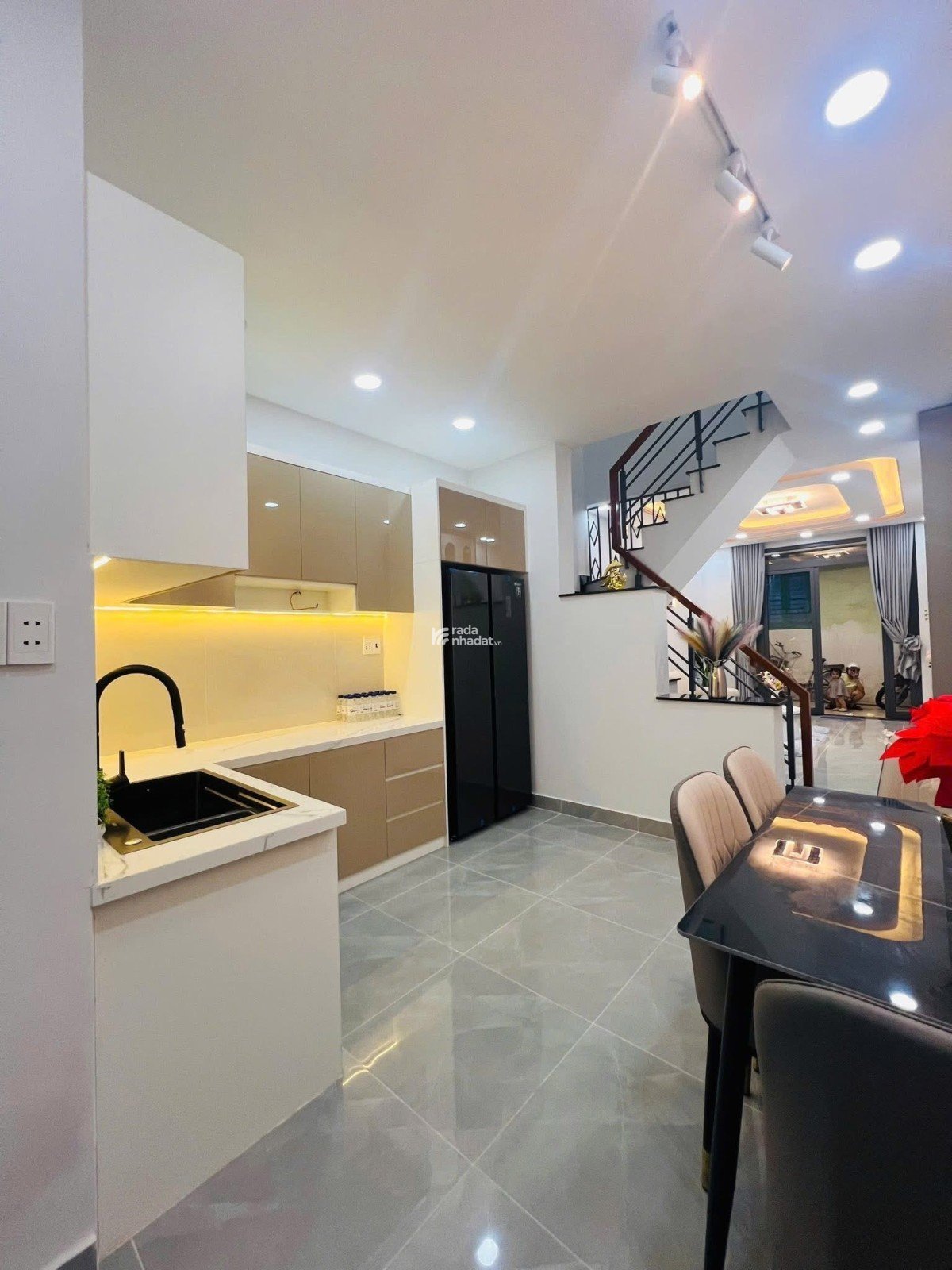 SIÊU PHẨM FULL NỘI THẤT - VỊ TRÍ VÀNG GIÁP BÌNH THẠNH -GẦN SÂN BAY