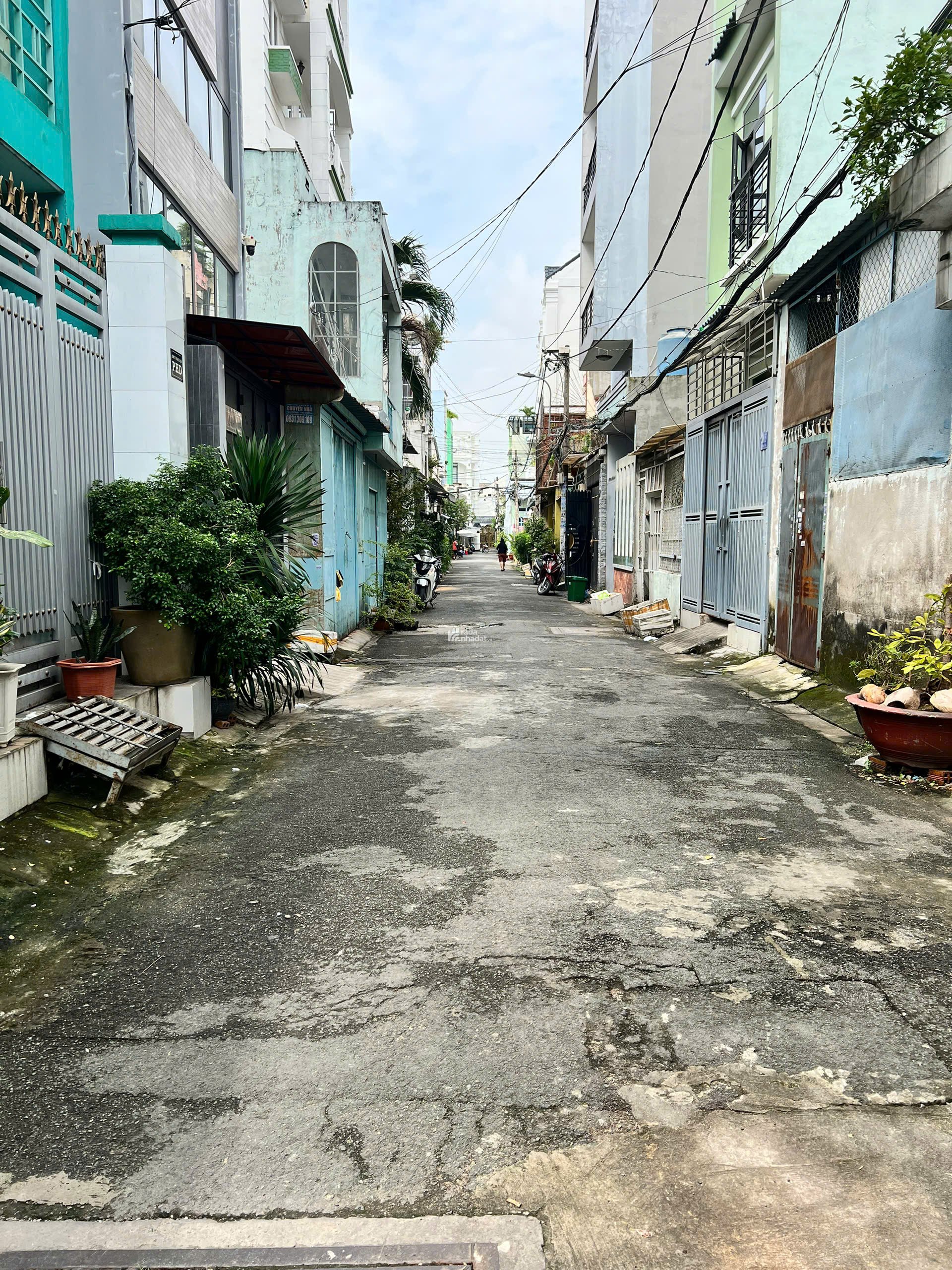 Nhà Trung Tâm Tân Phú hẻm ô tô vô tới nhà