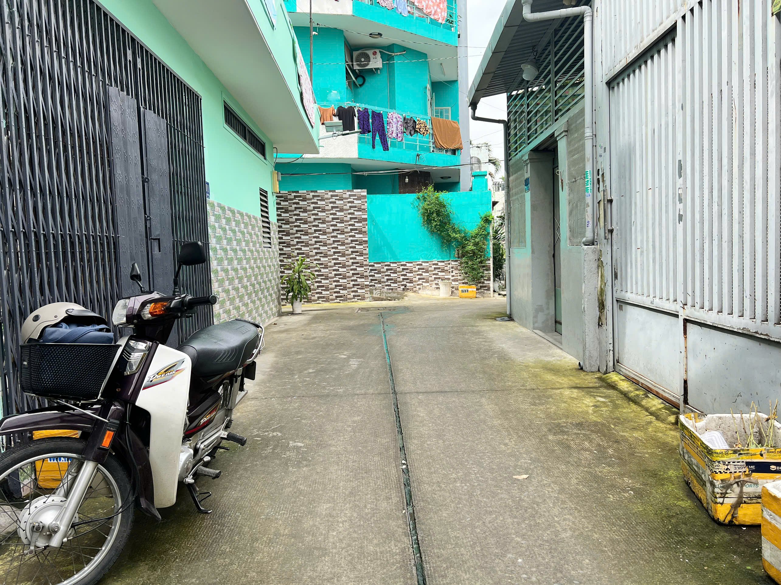 Nhà Trung Tâm Tân Phú hẻm ô tô vô tới nhà