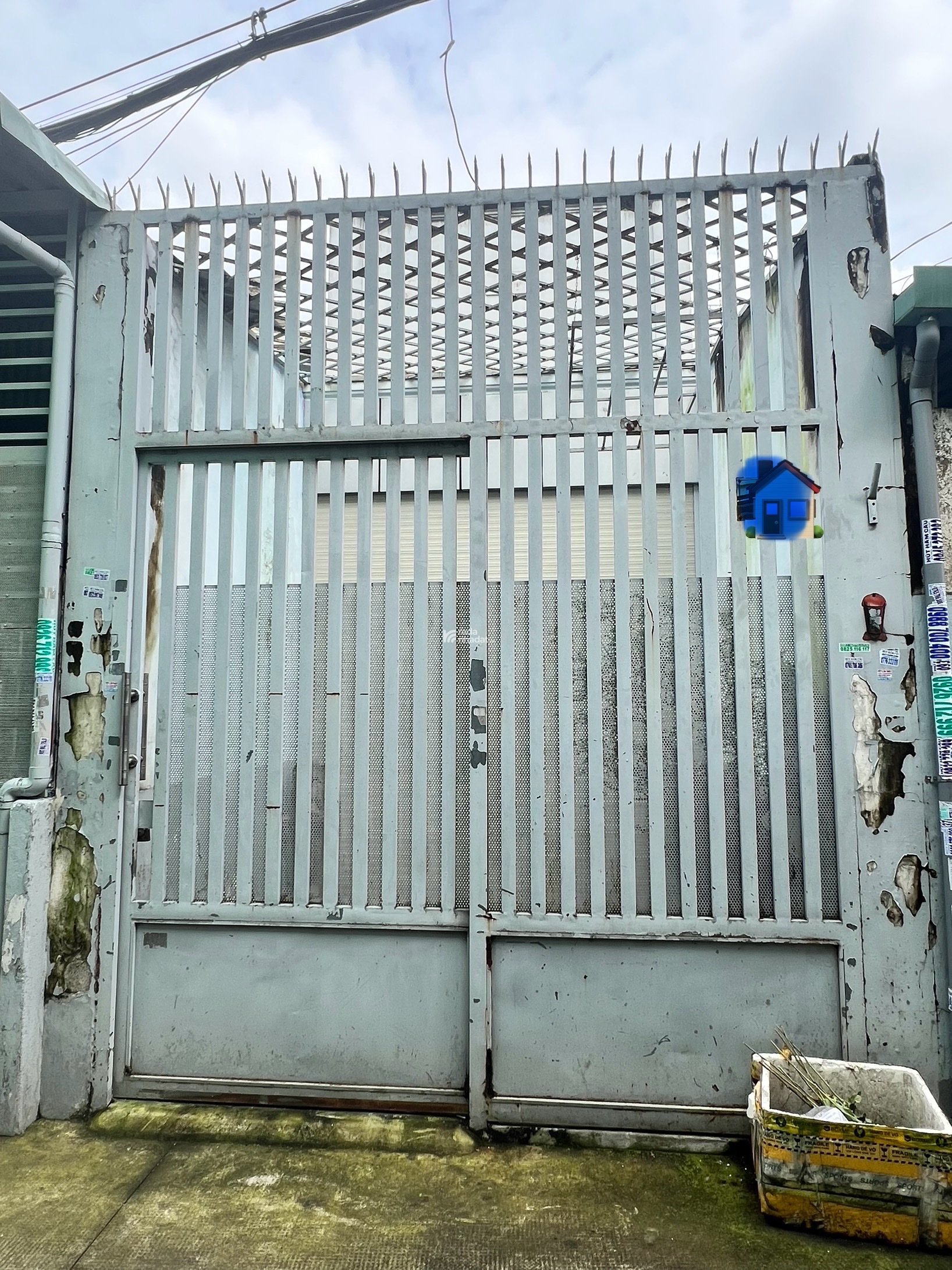 Nhà Trung Tâm Tân Phú hẻm ô tô vô tới nhà