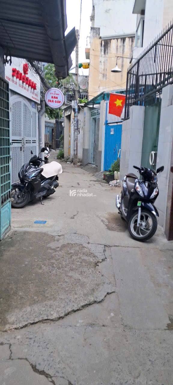 Nhà đẹp, 1 lầu, 2 phòng ngủ, Hẻm 122, Dương Quảng Hàm. Gần ĐH Văn Lang, Emart