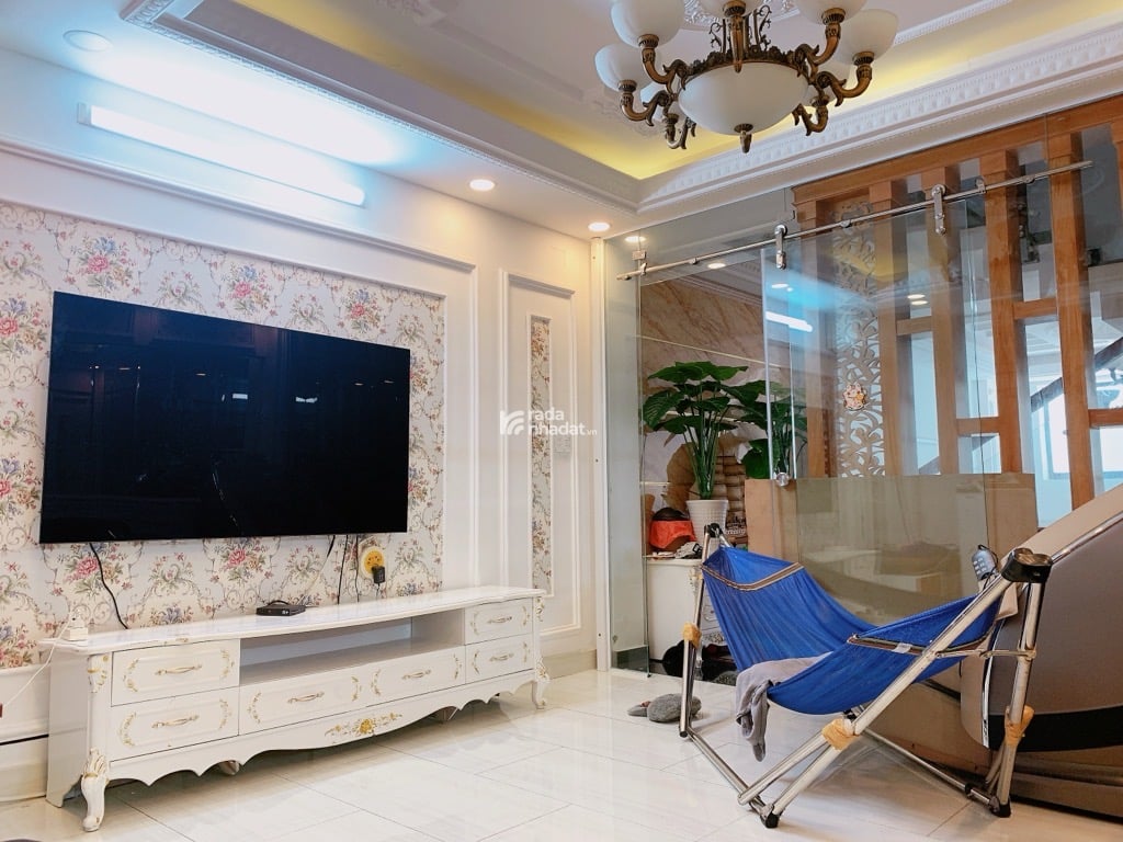 Nhà phố 5 tầng đẹp ngay khu phân lô HXH Lê Văn Thọ 60m2 tặng NT sát CV Làng Hoa 9.3 tỷ.