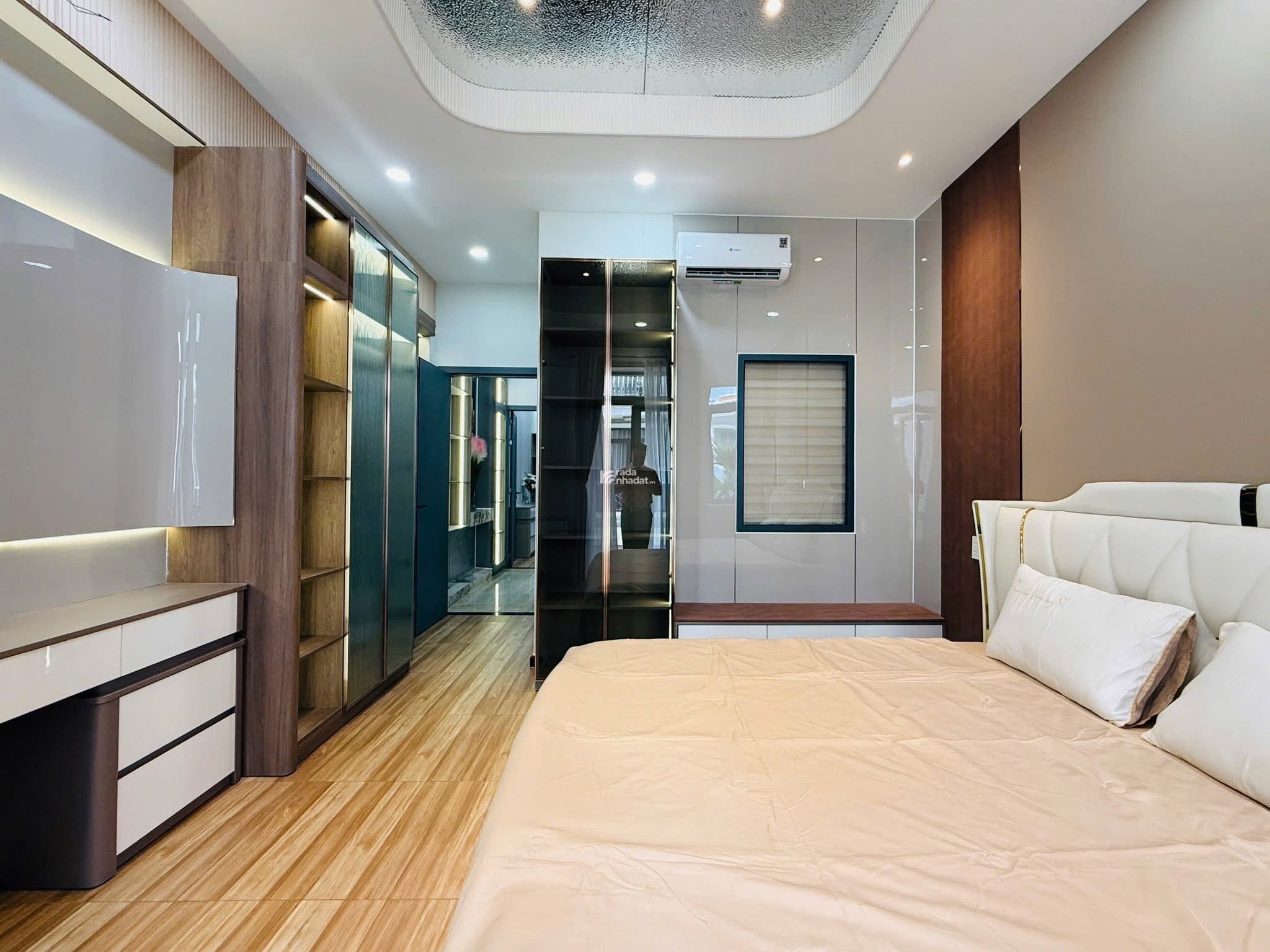 NHÀ ĐẸP 5 LẦU KHU NHÀ LẦU ĐỒNG BỘ - 4x15 - FULL NỘI THẤT CAO CẤP - CHỈ 8.9 TỶ TL