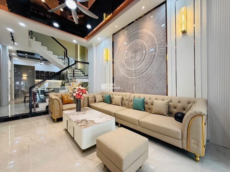 NHÀ ĐẸP 5 LẦU KHU NHÀ LẦU ĐỒNG BỘ - 4x15 - FULL NỘI THẤT CAO CẤP - CHỈ 8.9 TỶ TL