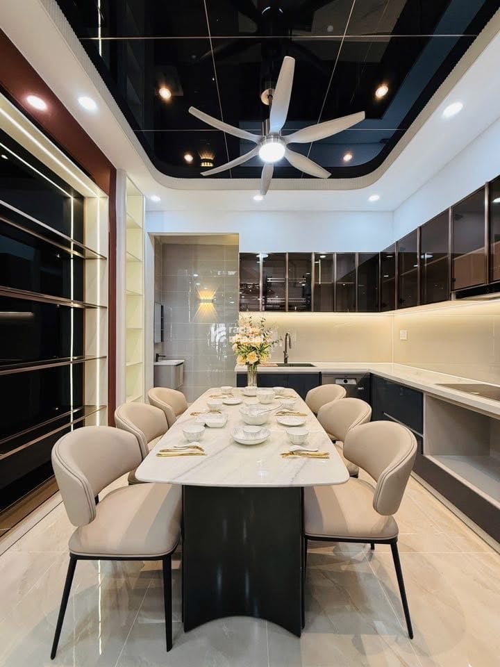 NHÀ ĐẸP 5 LẦU KHU NHÀ LẦU ĐỒNG BỘ - 4x15 - FULL NỘI THẤT CAO CẤP - CHỈ 8.9 TỶ TL