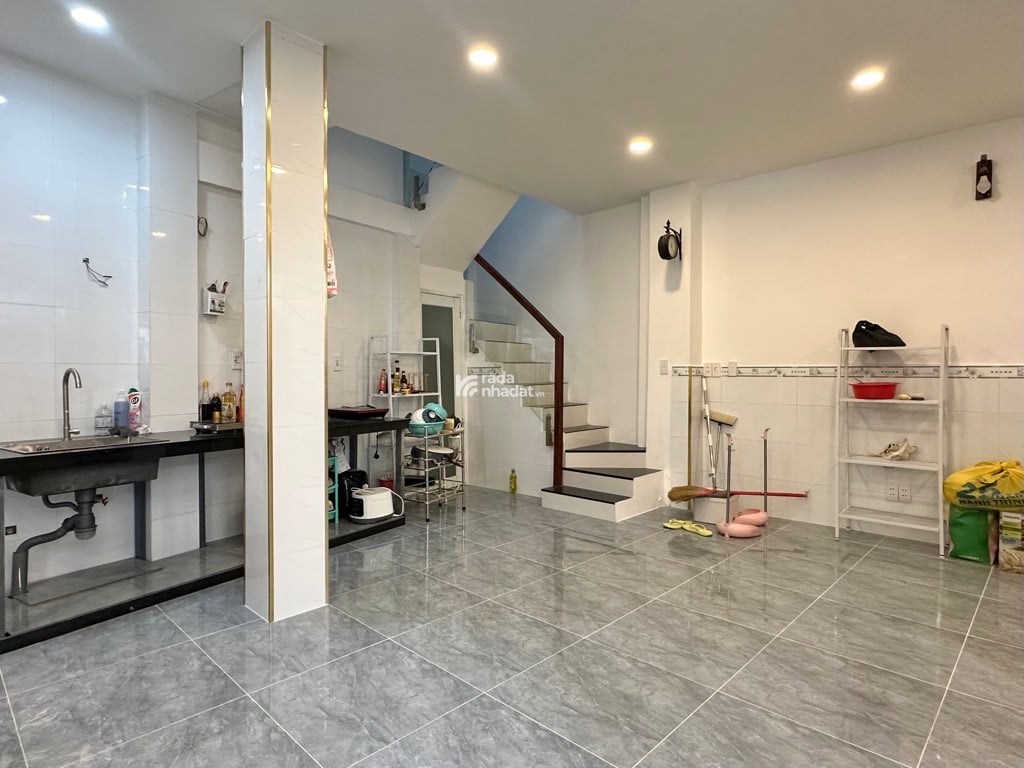 SIÊU VỊ TRÍ TRƯỜNG SA PHÚ NHUẬN - 2 CĂN RA MẶT TIỀN - 2 TẦNG MỚI ĐẸP - 6x7.5 - CHO THUÊ 10 TRIỆU