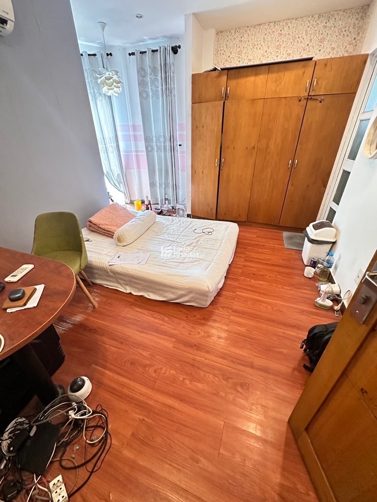 Kết cấu 3 tầng đúc BTCT tổng 3pn,3wc- Mặt tiền kinh doanh đa ngành nghề.- Chủ vừa ở vừa kinh doanh 