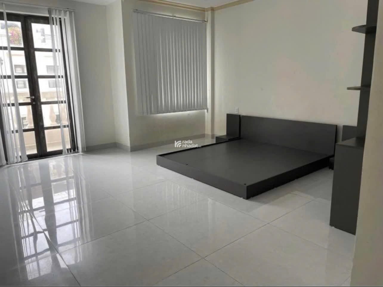 Cho thuê CHCC 165 Thái Hà, DT 160m2, 3PN, đủ đồ nội thất cao cấp, tầng đẹp căn góc giá 28tr/th TL