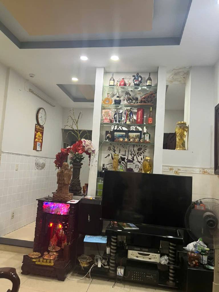 có 5PN, 5WC, 3 Phòng khách, gara xe hơi, phòng thờ,... khách mua về vào ở ngay.