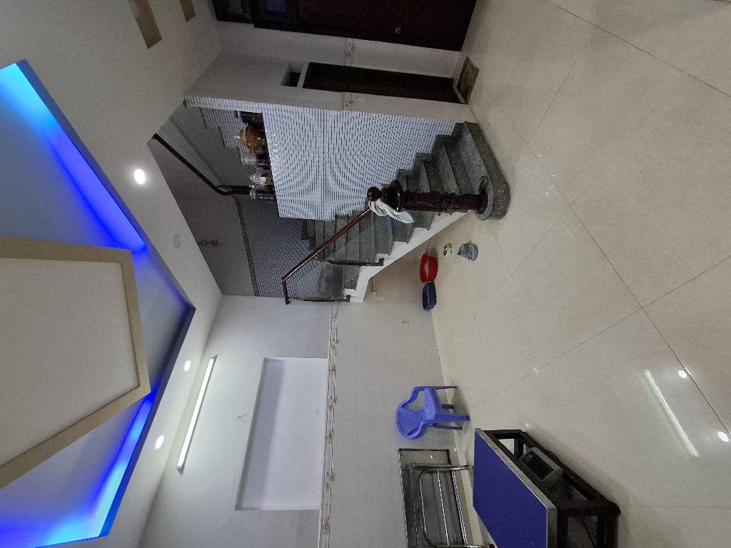 có 5PN, 5WC, 3 Phòng khách, gara xe hơi, phòng thờ,... khách mua về vào ở ngay.