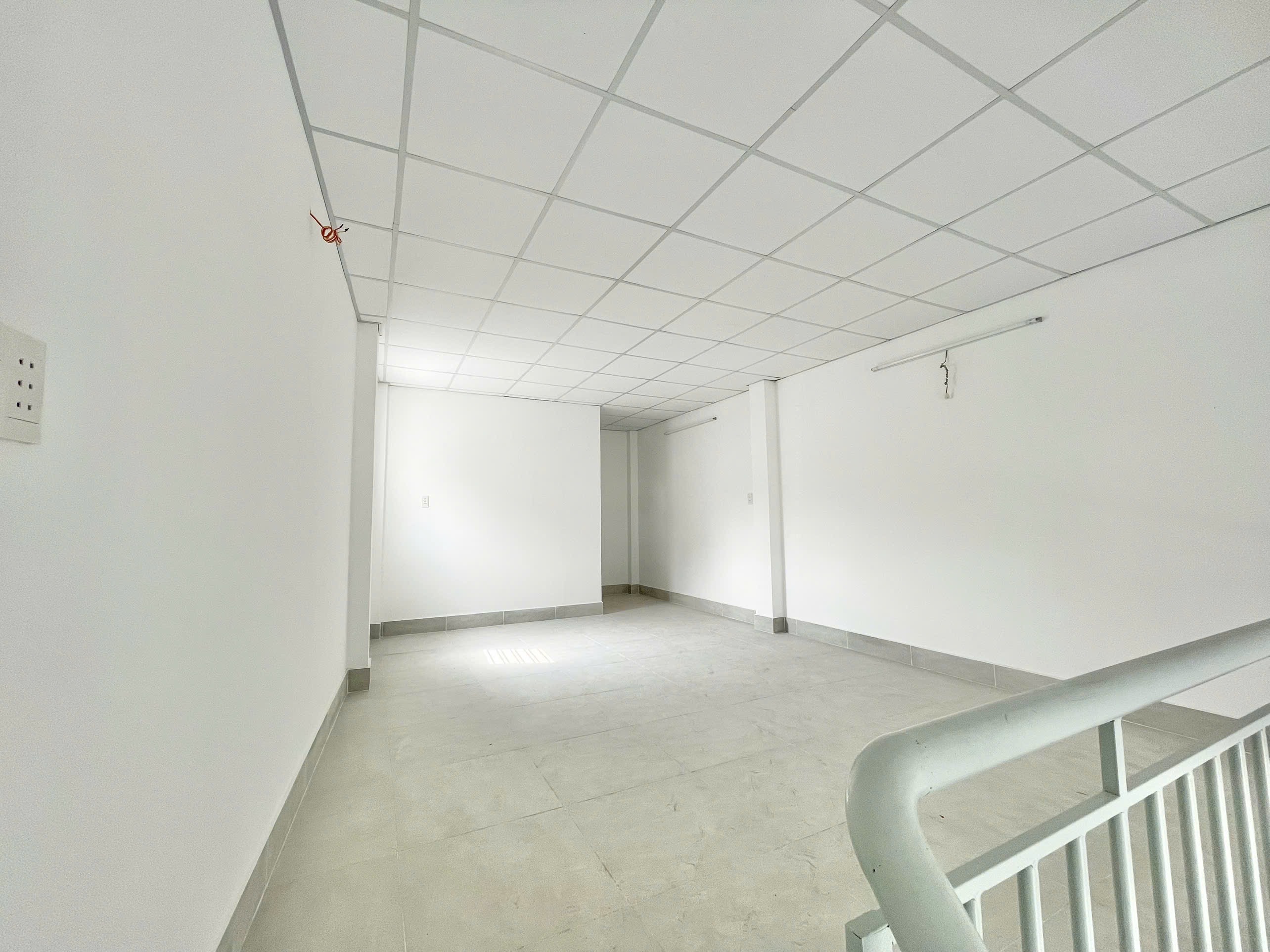 Bán nhà cấp 4 mới ngay trung tâm gần trường học xe hơi đỗ trước nhà 