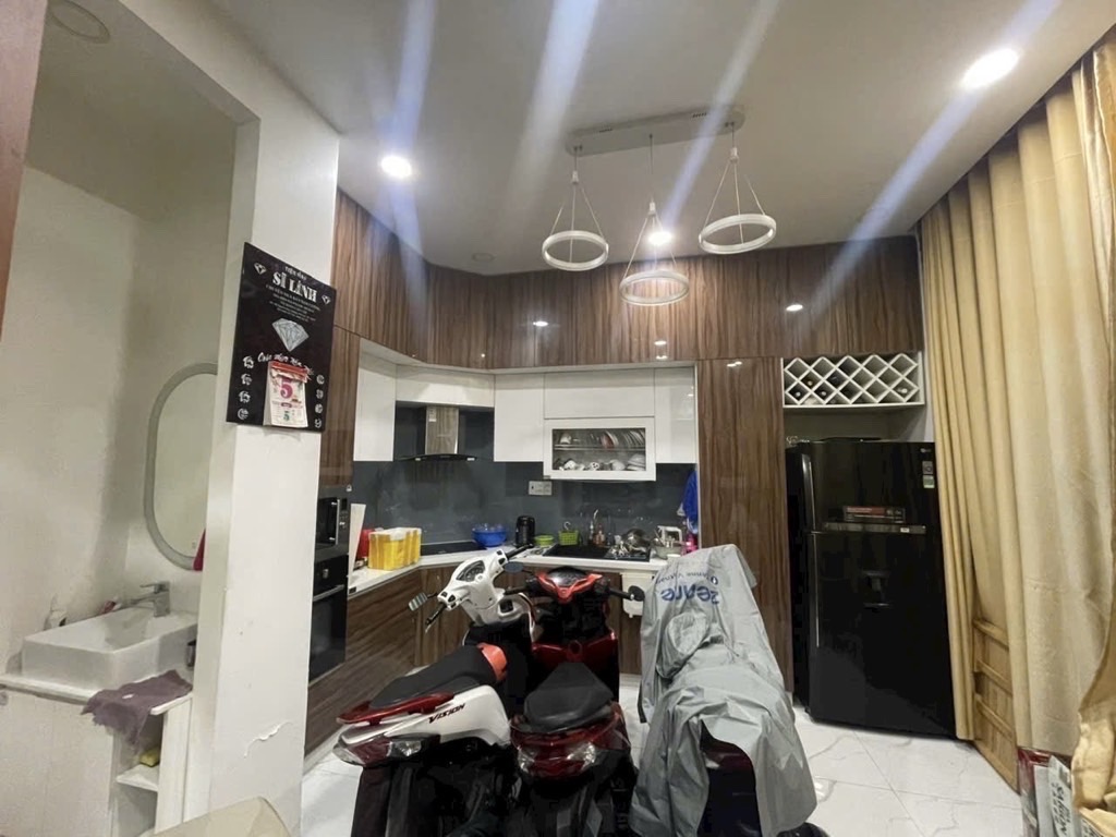  NHÀ ĐẸP 3 TẦNG - NGANG HIẾM CÓ HƠN 8M RỘNG LỚN - MẶT TIỀN XỊN KỀ BÊN PHÚ THỌ HOÀ -