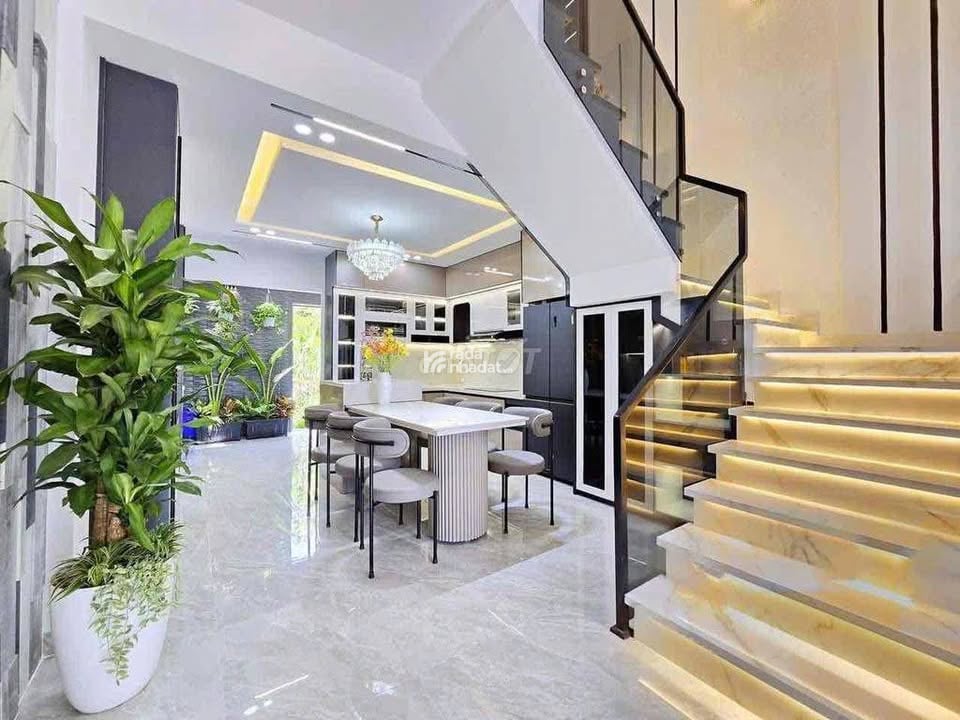 Nhà hoàn công, 3 phòng ngủ, đường ô tô 