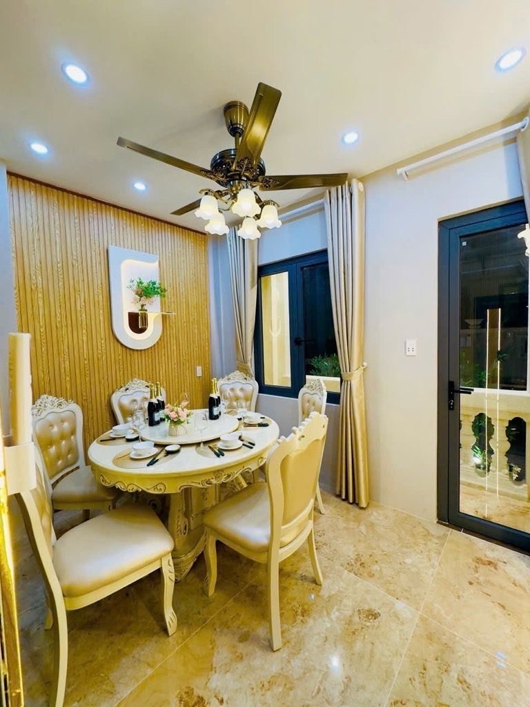  Vị trí khu sân bay VIP, hẻm xe hơi mặt tiền đường, ra vào cực kỳ thuận tiện. Khu dân t