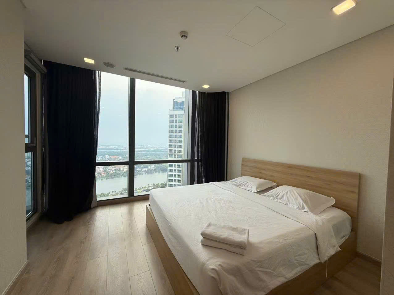 cho thuê gấp căn hộ toà Landmark 81-33OT.10