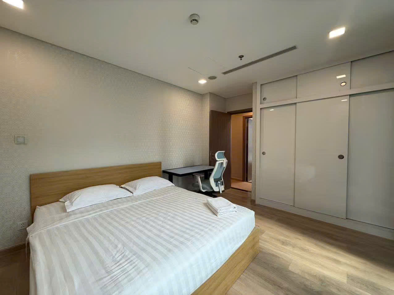 cho thuê gấp căn hộ toà Landmark 81-33OT.10