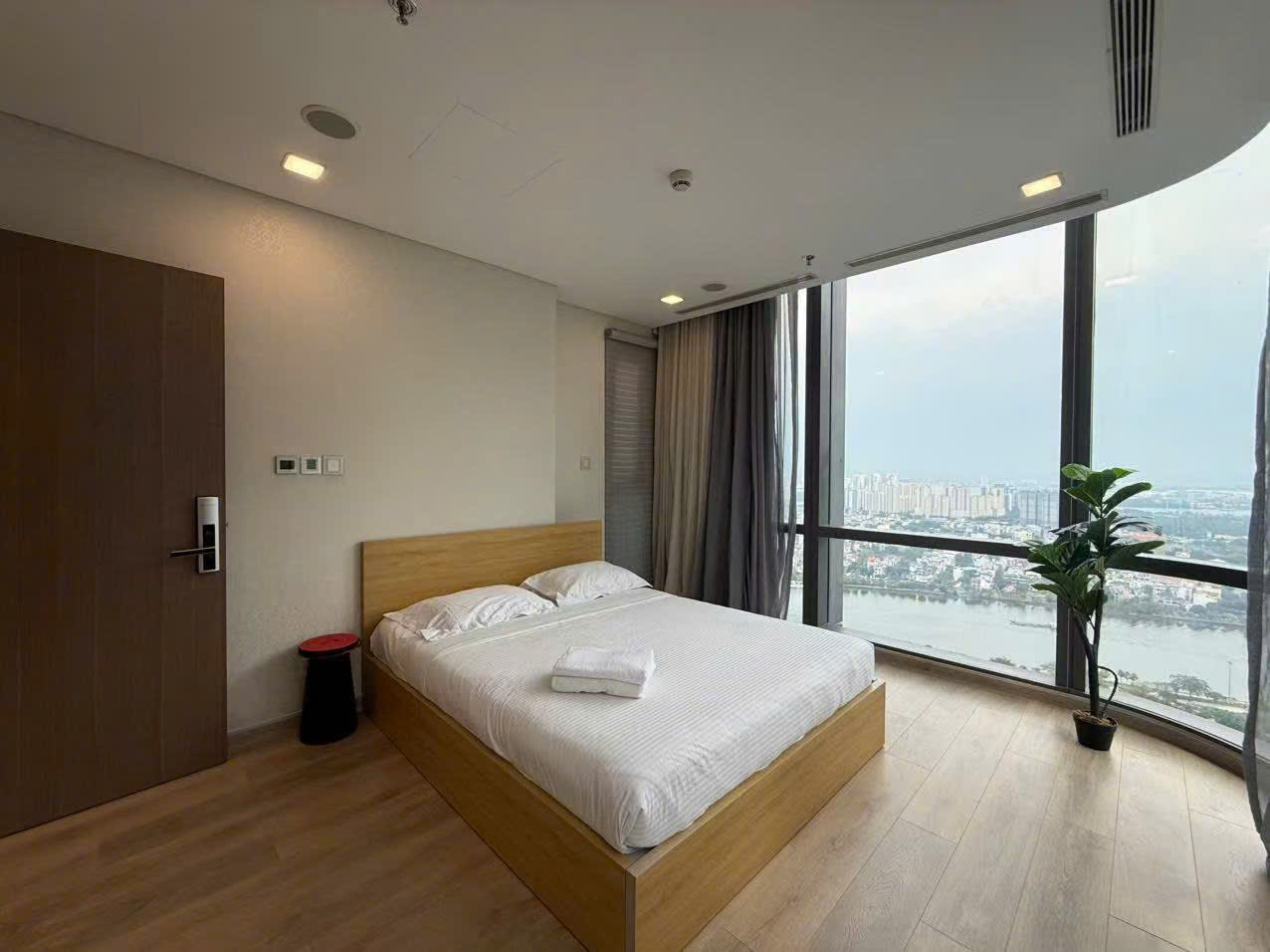 cho thuê gấp căn hộ toà Landmark 81-33OT.10