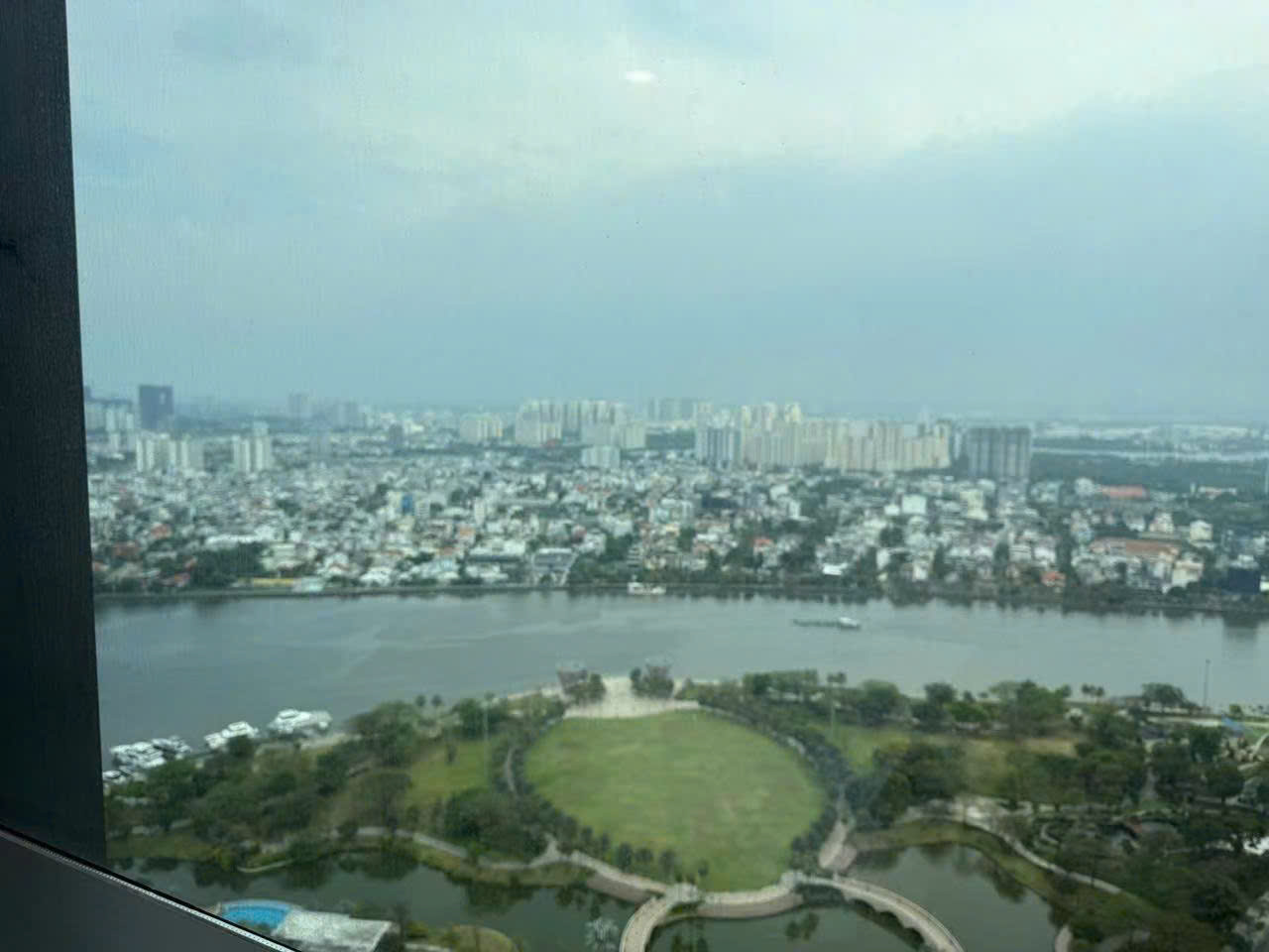 cho thuê gấp căn hộ toà Landmark 81-33OT.10