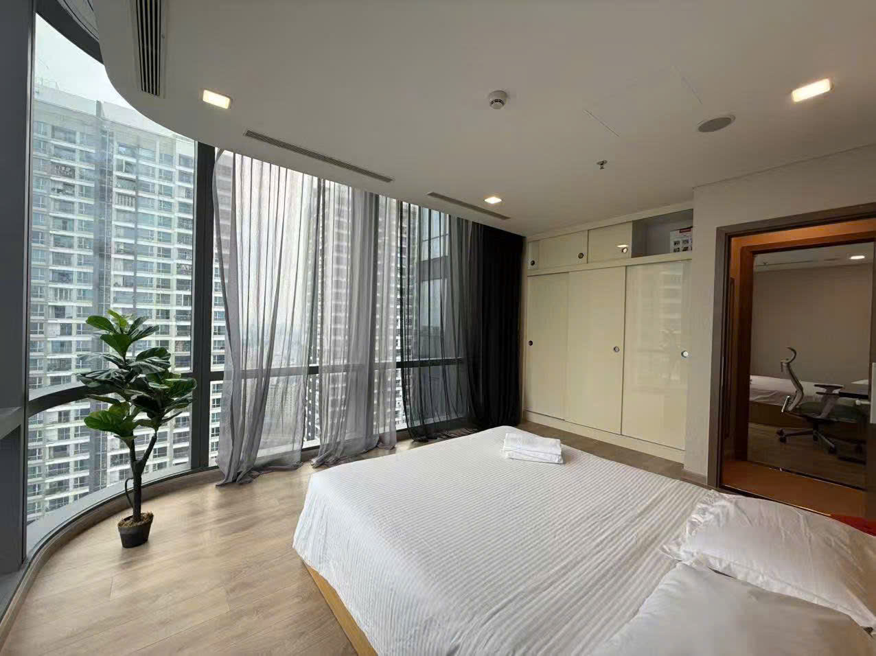 cho thuê gấp căn hộ toà Landmark 81-33OT.10