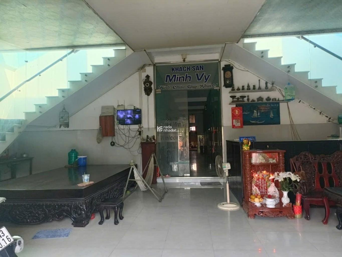 BÁN KHÁCH SẠN MẶT TIỀN ĐƯỜNG 10M GẦN CHỢ BÌNH CHÁNH DTSD 600M2 THU NHẬP 30TR/TH NHIK 8 TỶ  