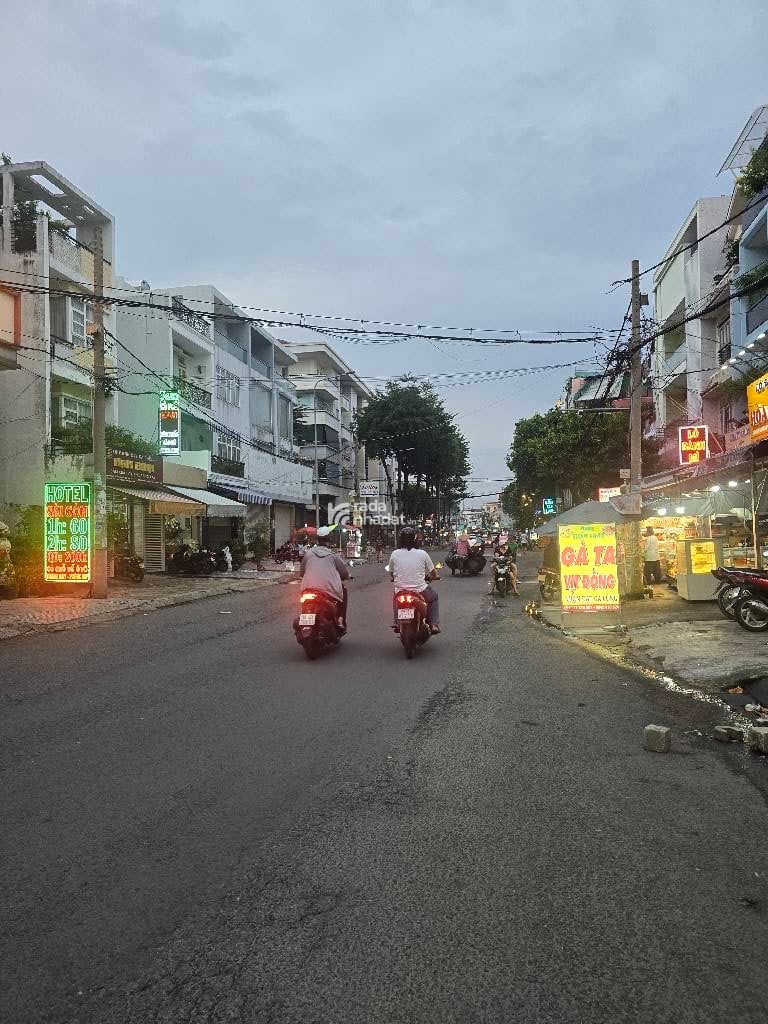 Mặt Tiền kinh doanh, 1trệt 3lầu, đường 12m, 5 phòng ngủ, cho thuê 25triệu/tháng -