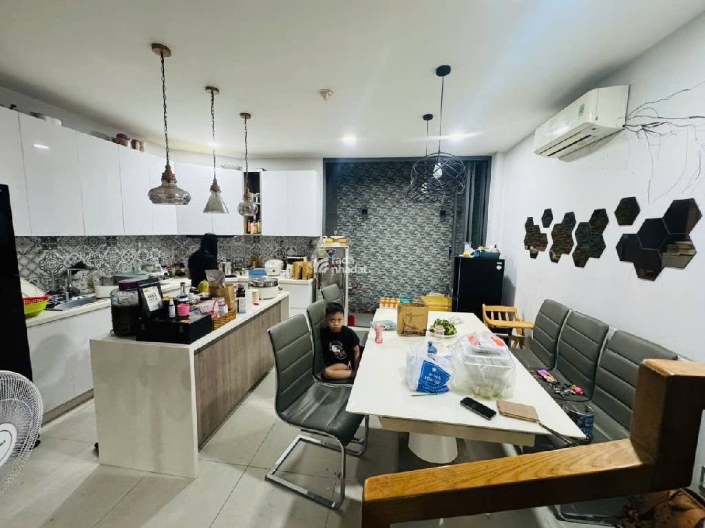 Mặt Tiền kinh doanh, 1trệt 3lầu, đường 12m, 5 phòng ngủ, cho thuê 25triệu/tháng -