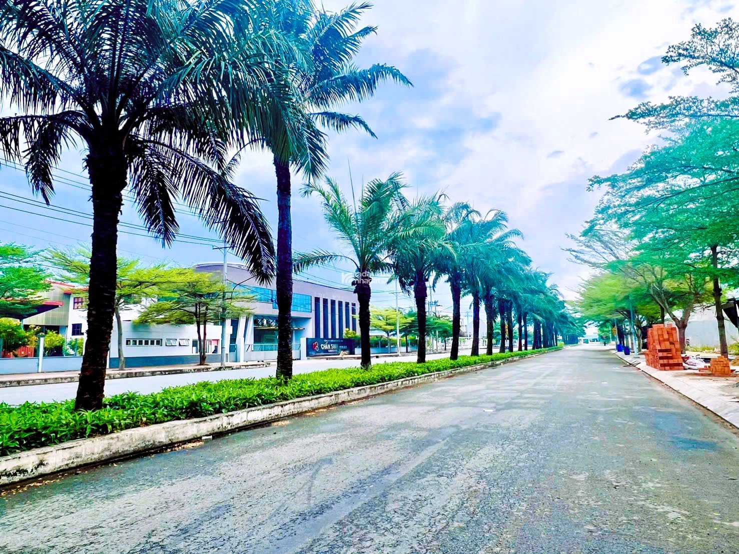 Lô đất 105 m2 view hồ sinh thái kế cách bến xe Miền Tây 25p di chuyển
