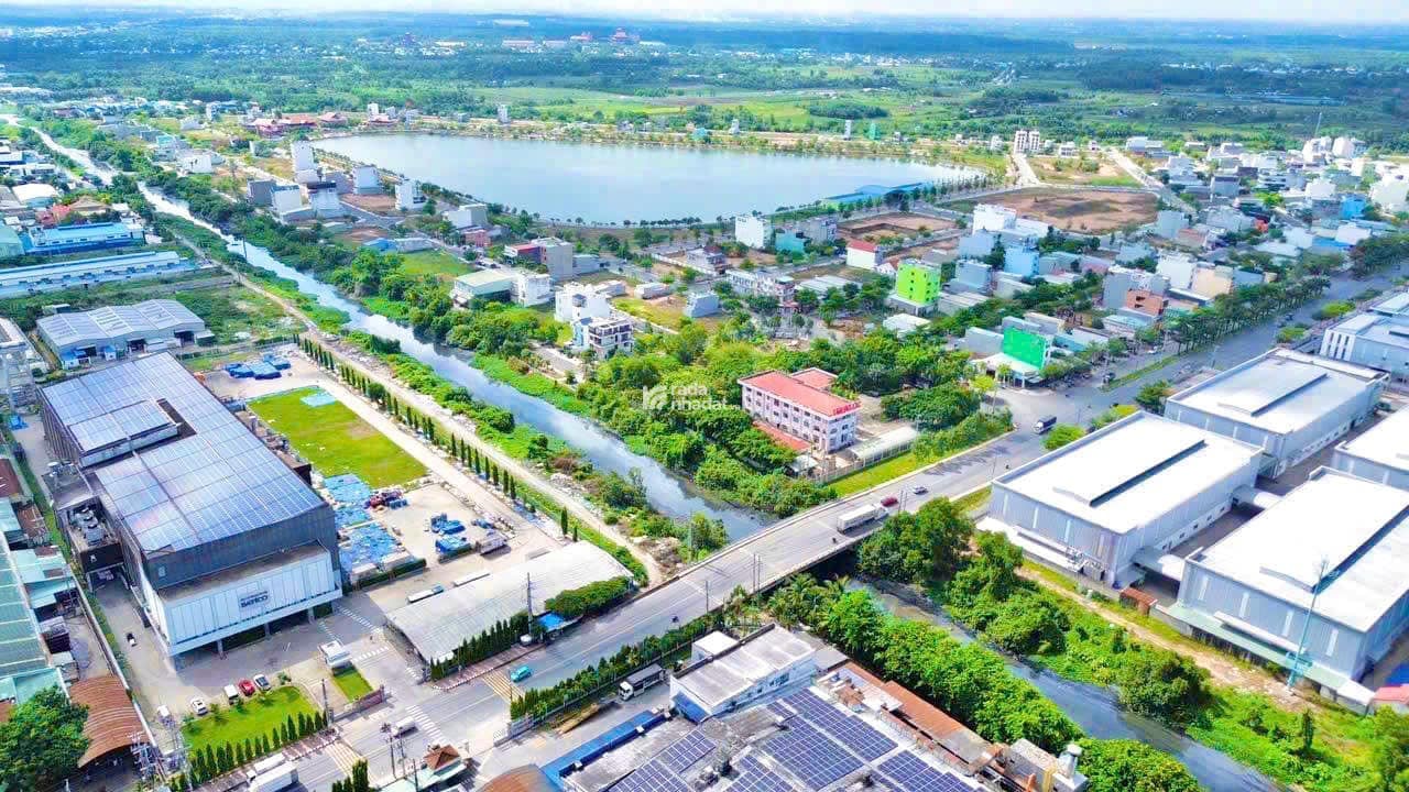 Lô đất 105 m2 view hồ sinh thái kế cách bến xe Miền Tây 25p di chuyển