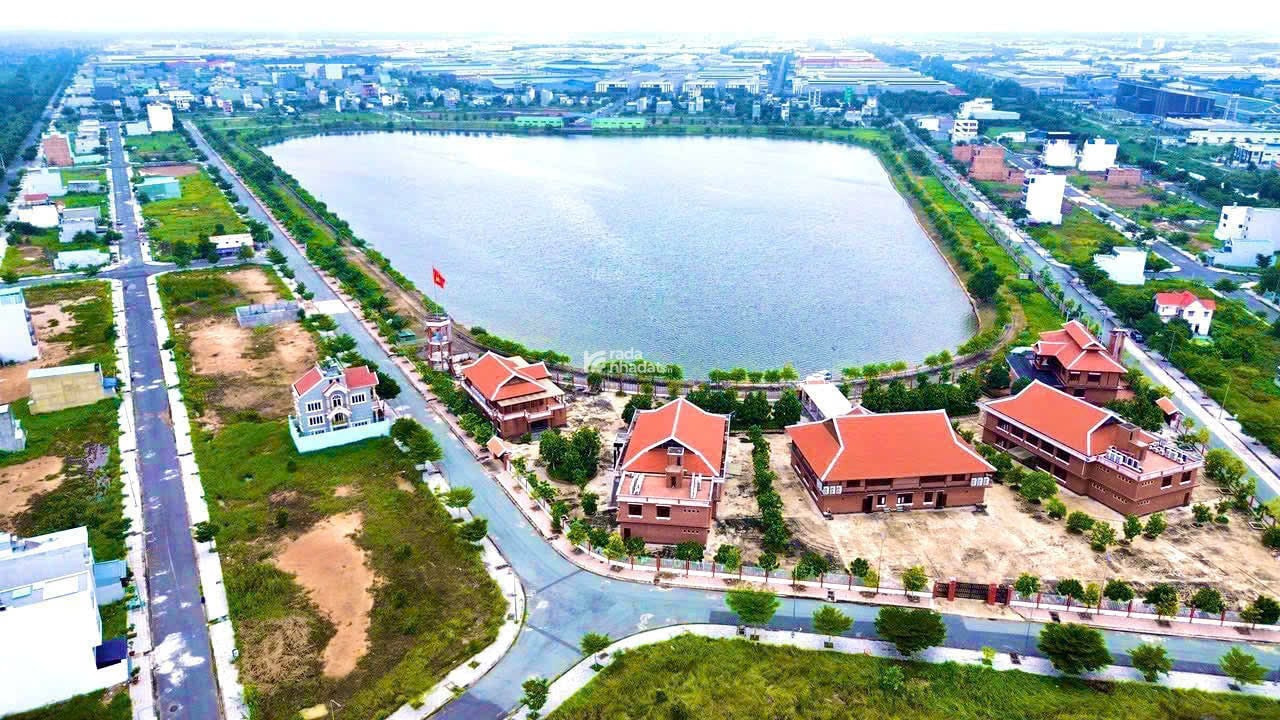 Lô đất 105 m2 view hồ sinh thái kế cách bến xe Miền Tây 25p di chuyển