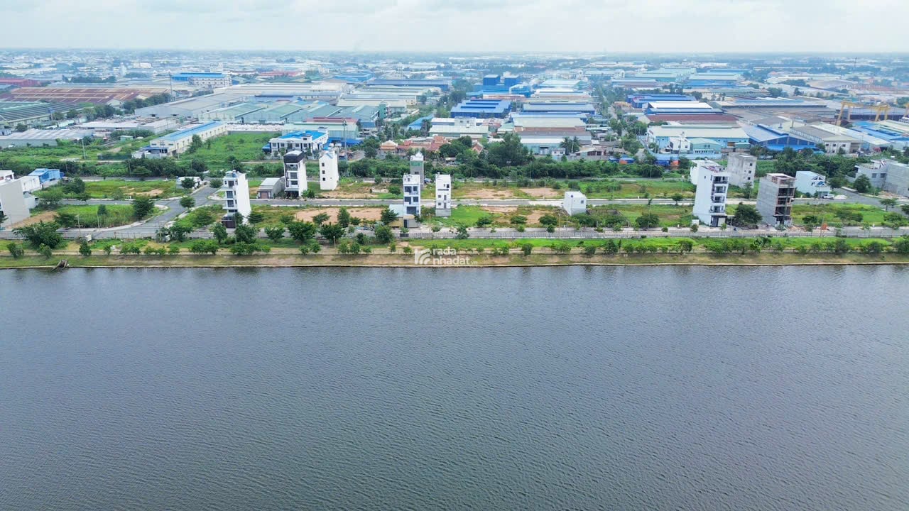 Lô đất 105 m2 view hồ sinh thái kế cách bến xe Miền Tây 25p di chuyển