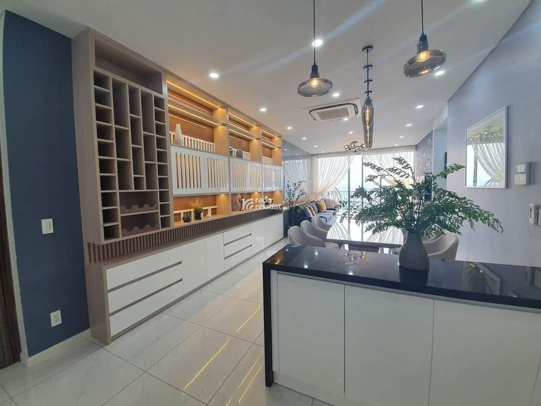 Cho thuê căn 3 phòng ngủ ban công rộng view sông đẹp tại Waterina Suites giá rẻ