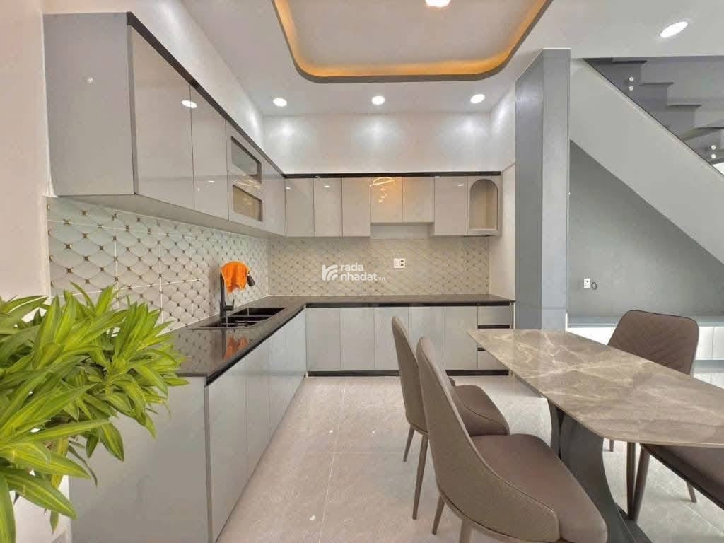 GẤP! BÁN NHÀ 2 TẦNG NGAY ĐƯỜNG HOÀ HƯNG, PHƯỜNG 13, QUẬN 10 HXH SỔ RIÊNG