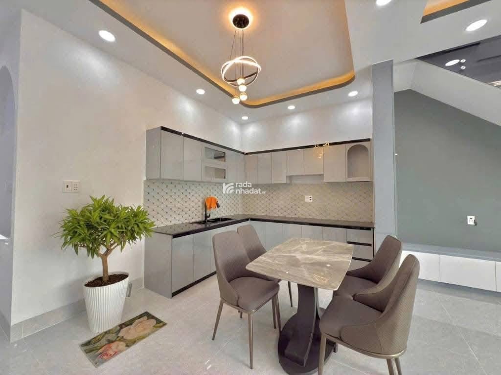 GẤP! BÁN NHÀ 2 TẦNG NGAY ĐƯỜNG HOÀ HƯNG, PHƯỜNG 13, QUẬN 10 HXH SỔ RIÊNG