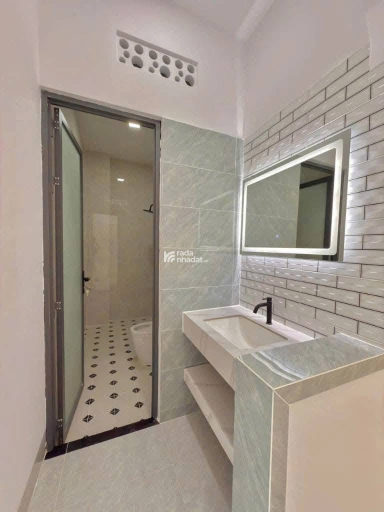 GẤP! BÁN NHÀ 2 TẦNG NGAY ĐƯỜNG HOÀ HƯNG, PHƯỜNG 13, QUẬN 10 HXH SỔ RIÊNG