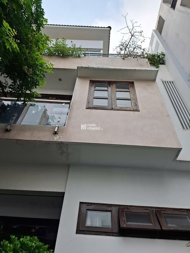 BIỆT THỰ 4 TẦNG - 151M2 - NGANG 7.2M - 5 PN - GẦN GA T3 - HẺM 8M