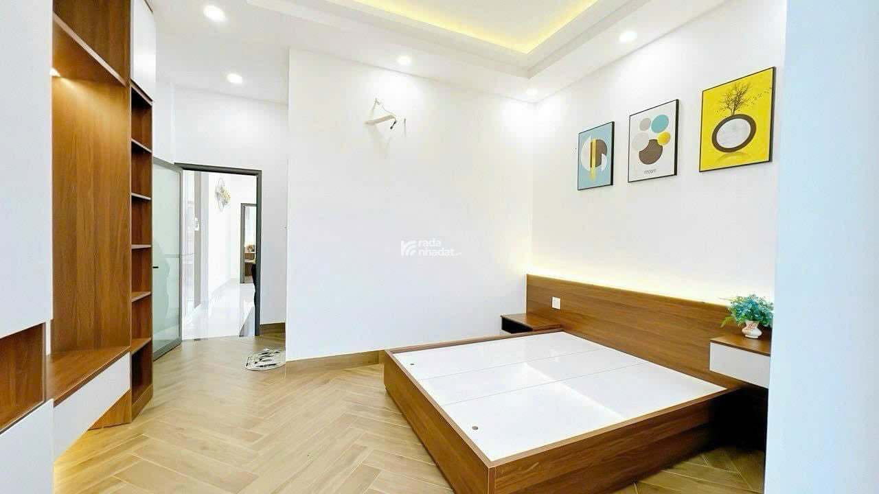  CẦN BÁN NHÀ 1 TRỆT 1 LẦU  3 PHÒNG NGỦ 3 TOILET  GẦN TRƯỜNG HỌC  DIỆN TÍCH 100M  BÌNH CHÁNH
