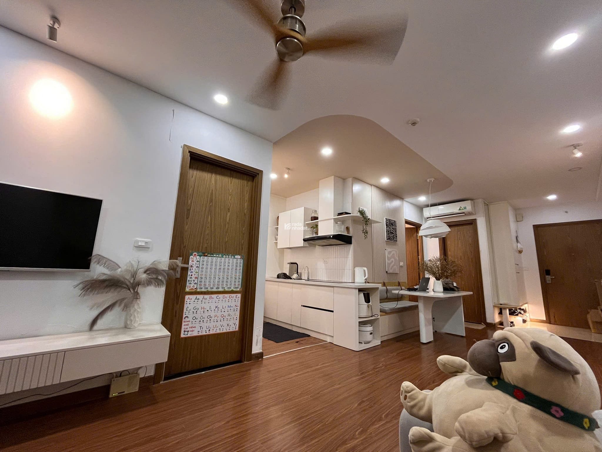Cần bán căn duplex 230m2 tại dự án Platinum - số 6 Nguyễn Công Hoan, giá thoả thuận. Lh: 0906 244 ***