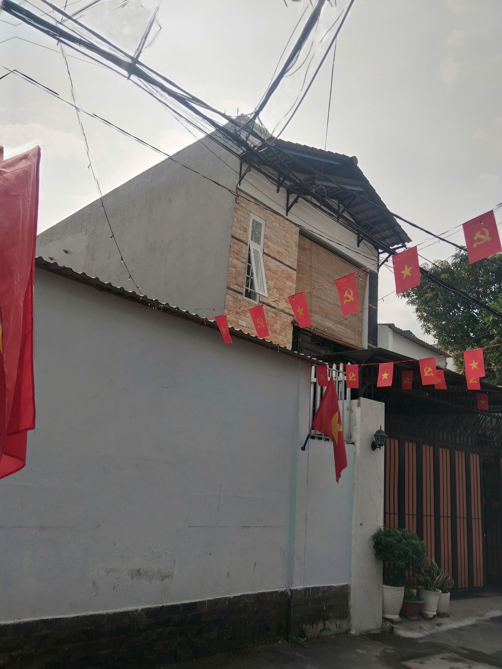 Bán Nhà Gần Nguyễn Duy Trinh - ÔTô Thông - 2 Tầng Ở Ngay. Giá 5.X Tỷ