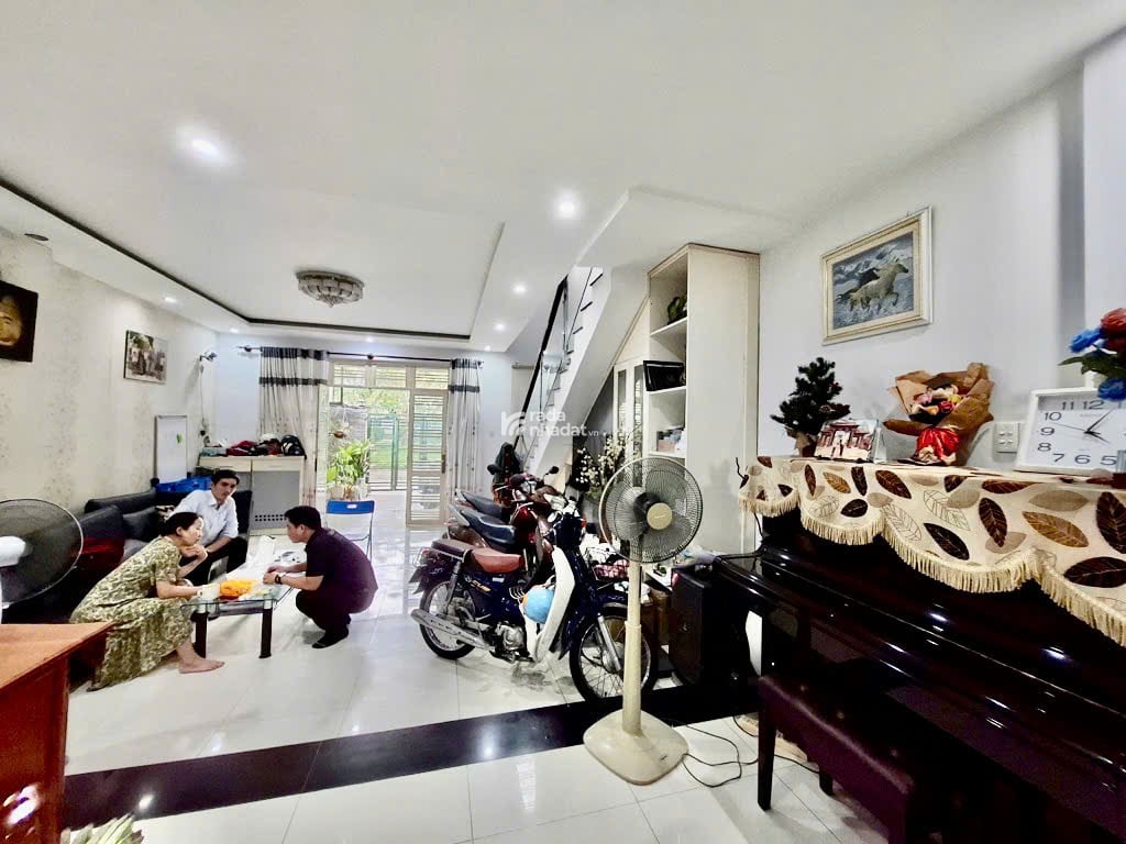 Bán Nhà KDC View Công Viên 105m2(6x17.5), 3 Tầng Tạ Quang Bửu Quận 8