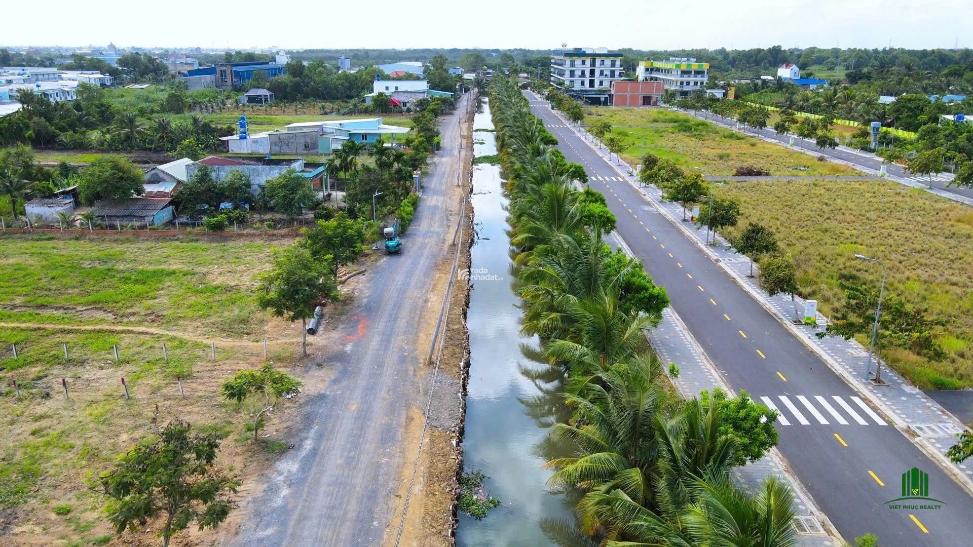 Chính chủ cần bán lô đất ngay mặt tiền đường DT824, sau chợ Đức Hoà giá 1ty (125m2)