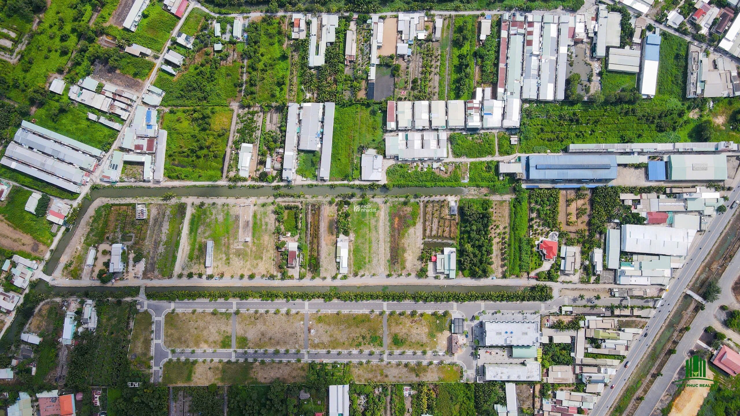 Chính chủ cần bán lô đất ngay mặt tiền đường DT824, sau chợ Đức Hoà giá 1ty (125m2)