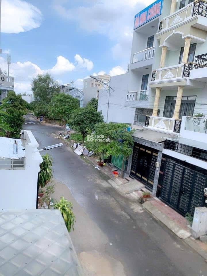 NHÀ 3 LẦU HẺM XE HƠI THÔNG, PHÚ HỮU TP. THỦ ĐỨC CHỈ 5.3Tỷ