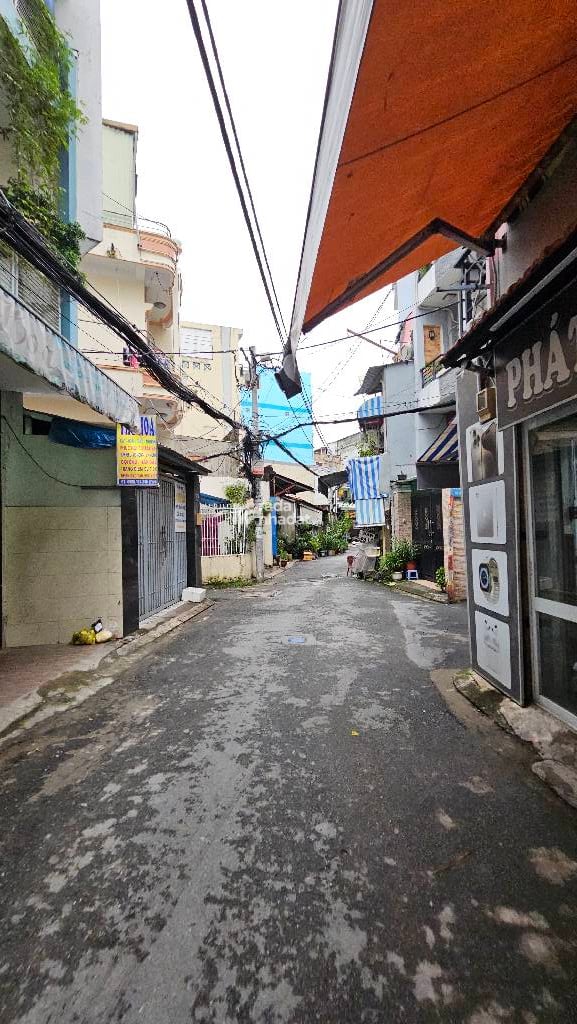 HẺM XE HƠI SÁT NHÀ, LẠC LONG QUÂN, TÂN BÌNH, CÓ KC Ở NGAY. GIẢM 350TR CHỈ 2.3T