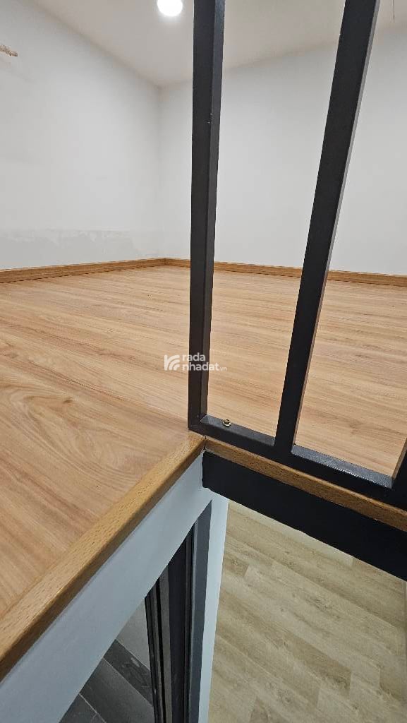 HẺM XE HƠI SÁT NHÀ, LẠC LONG QUÂN, TÂN BÌNH, CÓ KC Ở NGAY. GIẢM 350TR CHỈ 2.3T